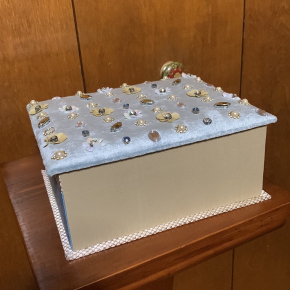 DAISY FUENTES - Gorgeous Blue Jeweled Jewelry Box - Picture 14 of 16